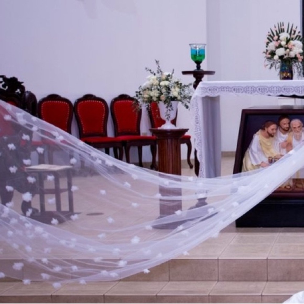 Elegant White Floral Wedding Veil